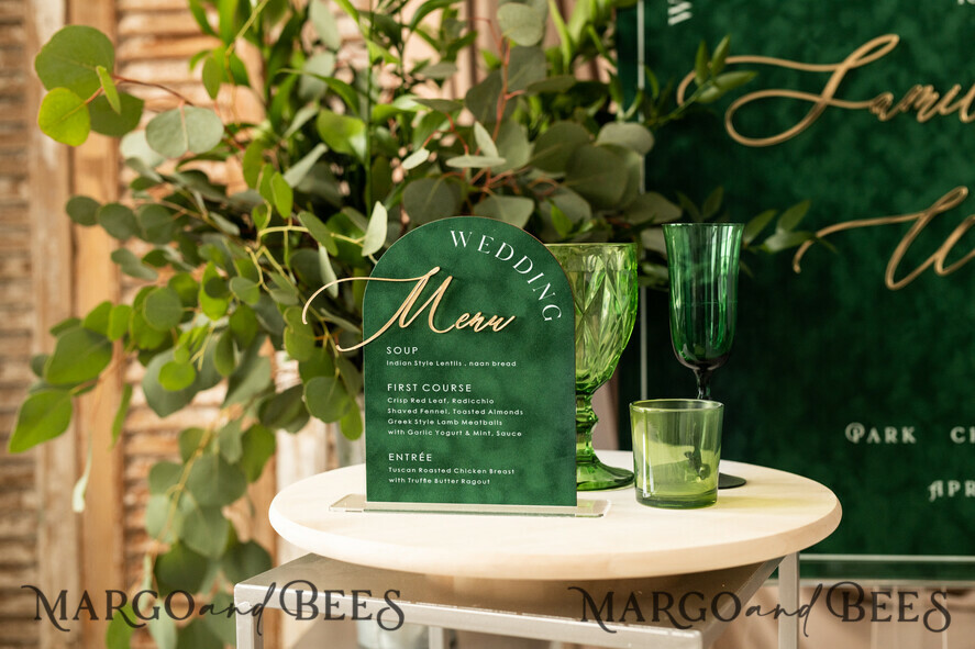 TISCHDEKORATIONSCHILDER   Samt Tischnummern und Dekoration Acryl- und Samt-Buffet-Menü, goldener Plexi-Hochzeitsmenü-Schild mit Ständer, grünes Plexi-Tisch-Dinner-Menü, luxuriöse lila Hochzeits-Tischdekoration.