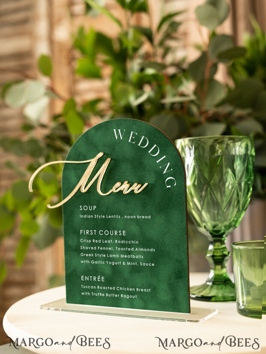 TISCHDEKORATIONSCHILDER   Samt Tischnummern und Dekoration Acryl- und Samt-Buffet-Menü, goldener Plexi-Hochzeitsmenü-Schild mit Ständer, grünes Plexi-Tisch-Dinner-Menü, luxuriöse lila Hochzeits-Tischdekoration.