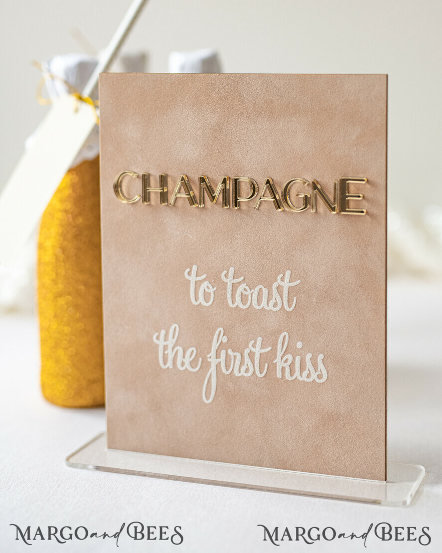 TISCHDEKORATIONSCHILDER   Samt Tischnummern und Dekoration Luxuriöse Samt Champagner Tischnummer mit Ständer, Beige und Gold Hochzeits Tischdekoration, 3D goldene Buchstaben Tischnummern, Samt Hochzeitsbeschilderung, Hochzeitsanstoßen Schild