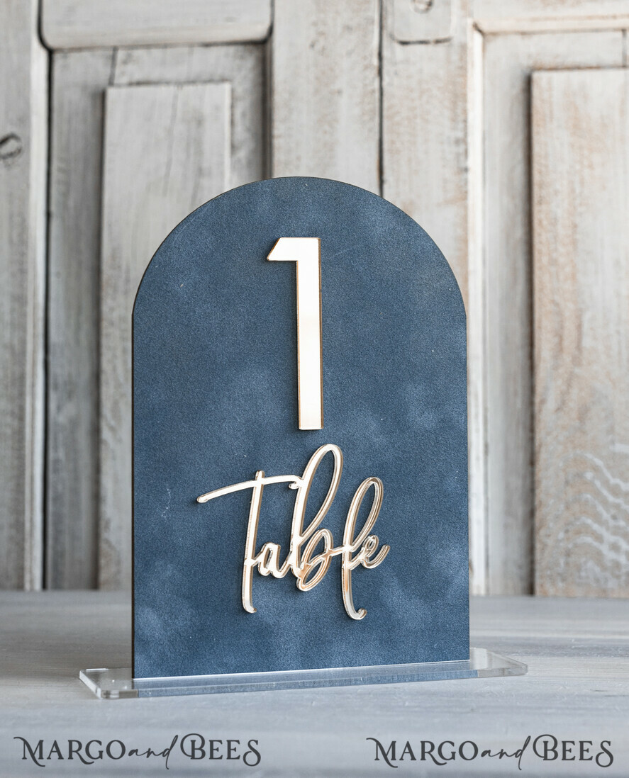 TISCHDEKORATIONSCHILDER   Samt Tischnummern und Dekoration staubiger blauer Hochzeitstisch Nummer, Acrylbogen Samt Tischschild, Tisch Gold Plexiglas Tischschild, elegante luxuriöse Hochzeitstischdekoration, Boho Glam Hochzeitsschild Silber Spiegel Tischschild