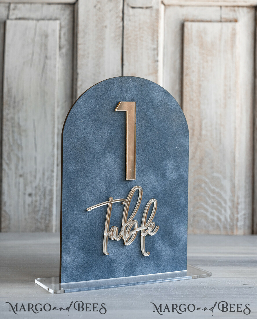 TISCHDEKORATIONSCHILDER   Samt Tischnummern und Dekoration staubiger blauer Hochzeitstisch Nummer, Acrylbogen Samt Tischschild, Tisch Gold Plexiglas Tischschild, elegante luxuriöse Hochzeitstischdekoration, Boho Glam Hochzeitsschild Silber Spiegel Tischschild