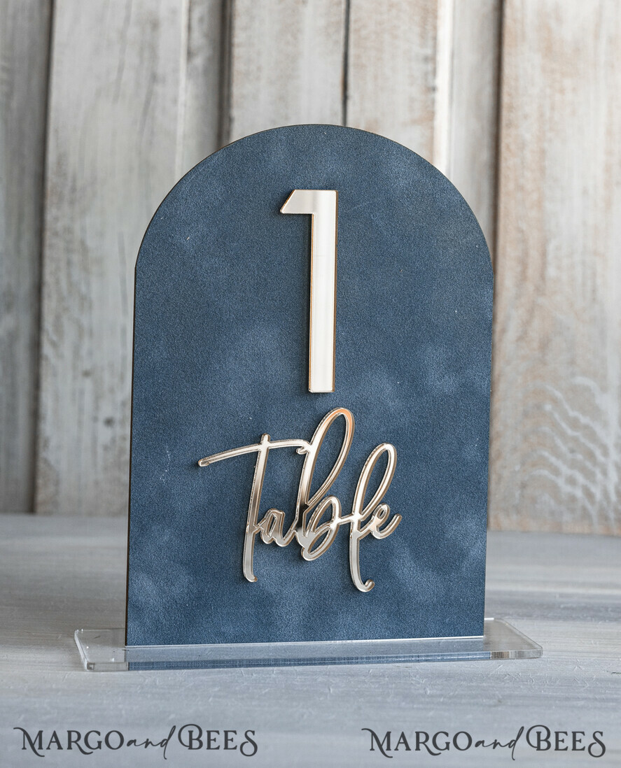 TISCHDEKORATIONSCHILDER   Samt Tischnummern und Dekoration staubiger blauer Hochzeitstisch Nummer, Acrylbogen Samt Tischschild, Tisch Gold Plexiglas Tischschild, elegante luxuriöse Hochzeitstischdekoration, Boho Glam Hochzeitsschild Silber Spiegel Tischschild