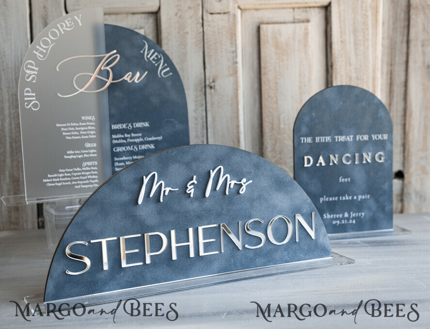 TISCHDEKORATIONSCHILDER   Samt Tischnummern und Dekoration staubige blaue Hochzeits-Tischschild-SET, Acrylbogen-Velvet-Bar-Menü-Schild, Getränkebar-Menü-Tischschild, goldenes Plexiglas-Tischschild, elegante luxuriöse Hochzeits-Tischdekoration, Boho Glam Hochzeitsbeschilderung silbernes Spiegel-Tischschild