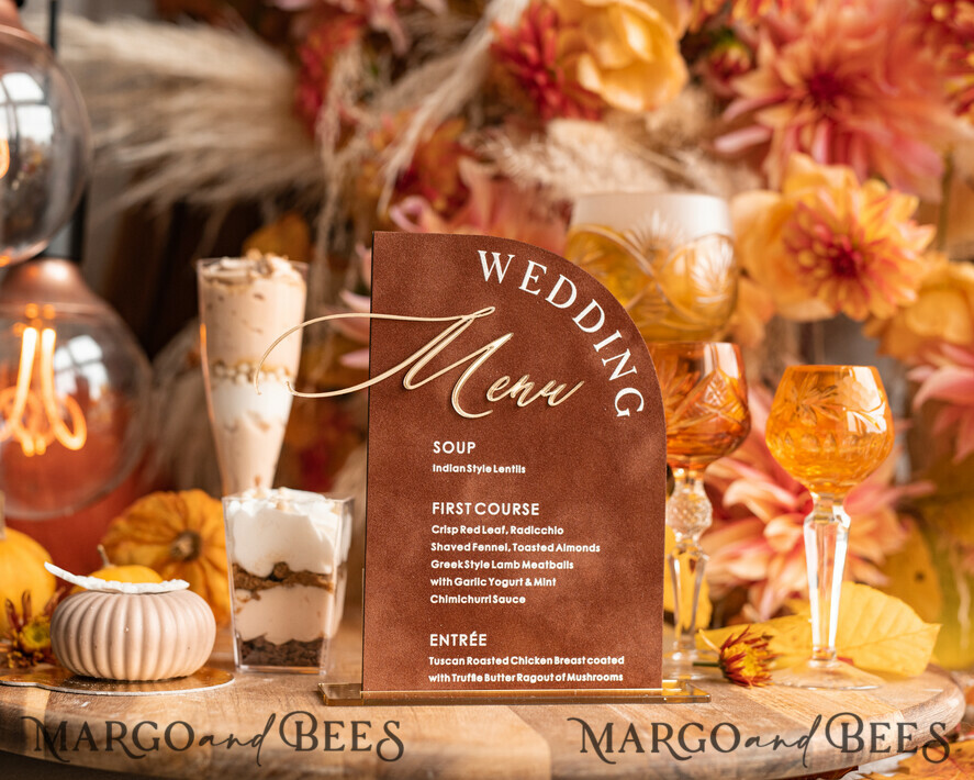 TISCHDEKORATIONSCHILDER   Samt Tischnummern und Dekoration Samtbogen Hochzeitsmenü mit Ständer, Terrakotta Halbbogen goldenes Schild, goldener Spiegel Abendessen-Menü, luxuriöse burnt orange Hochzeits Tischdekoration, Hochzeits Tischbeschilderung goldene Spiegel Tischnummern.