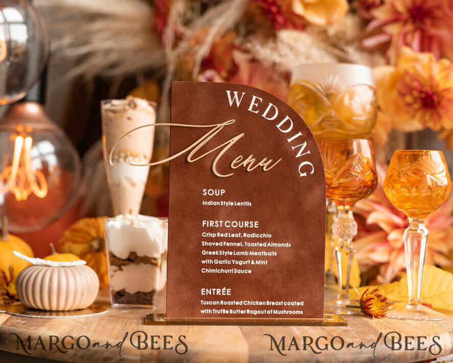 TISCHDEKORATIONSCHILDER   Samt Tischnummern und Dekoration Samtbogen Hochzeitsmenü mit Ständer, Terrakotta Halbbogen goldenes Schild, goldener Spiegel Abendessen-Menü, luxuriöse burnt orange Hochzeits Tischdekoration, Hochzeits Tischbeschilderung goldene Spiegel Tischnummern.