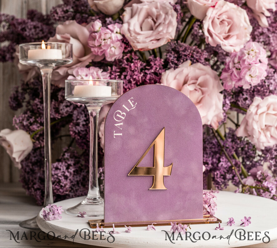 TISCHDEKORATIONSCHILDER   Samt Tischnummern und Dekoration Mauve Acryl Bogen Tisch Nummer, Staubige Rose Samt Tischschild, Gold Plexi Samt Tischnummern in Staubigem Blau, Lila Hochzeits Tischnummer mit Ständer