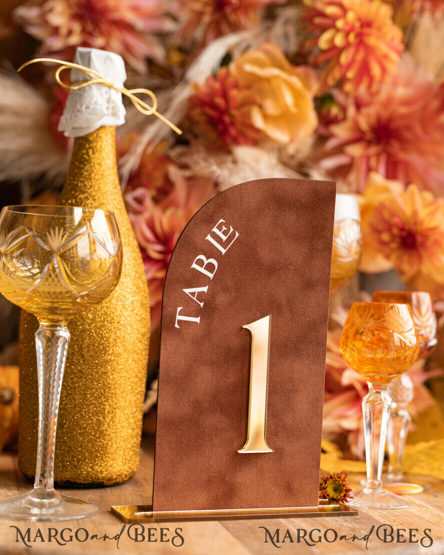 TISCHDEKORATIONSCHILDER   Samt Tischnummern und Dekoration Acryl Halbbogen Samt Herbst Hochzeits Tischkarten, Terrakotta und goldenes Schild, Gold Plexi Tischkarten, Luxuriöse burnt orange Hochzeits Tischdekoration, Hochzeitsbeschilderung goldene Spiegel Tischkarten