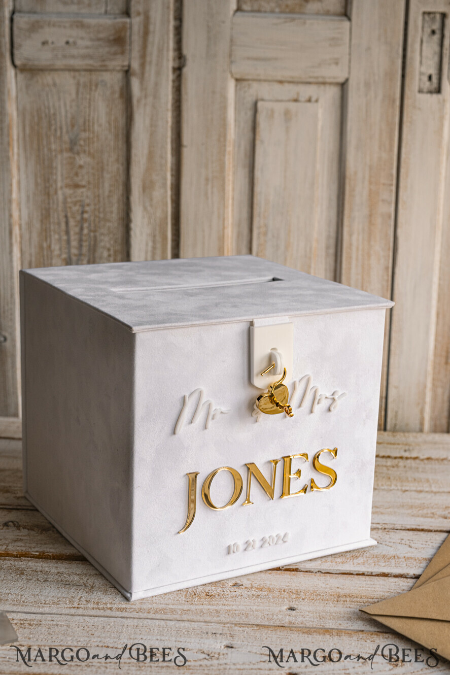 KARTONBOXEN  
 Samtkartenboxen Weiße Samt-Geschenkkartenbox mit Schloss & Karten Geschenke Schild Set, Samt klassische Hochzeitswunschbrunnen Geldgeschenkkartenbox, personalisierte goldene Plexi-Hochzeitskartenbox, luxuriöse Kartenbox, Hochzeitskartenbox mit Deckel, Hochzeitsgeldbox.