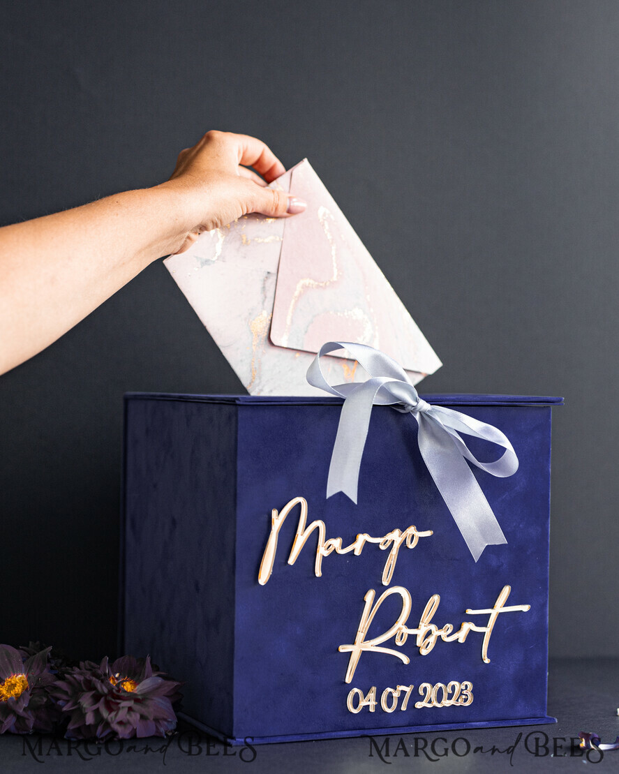 KARTONBOXEN  
 Samtkartenboxen Geschenkkartenbox & Bogen-Schild-Set, Samt Navy Hochzeitswunschbrunnen Geldgeschenkkartenbox, Personalisierte Hochzeitskartenbox, Luxus Kartenbox, Hochzeitskartenbox mit Deckel, Hochzeitsgeldbox, Hochzeitskartenbox.