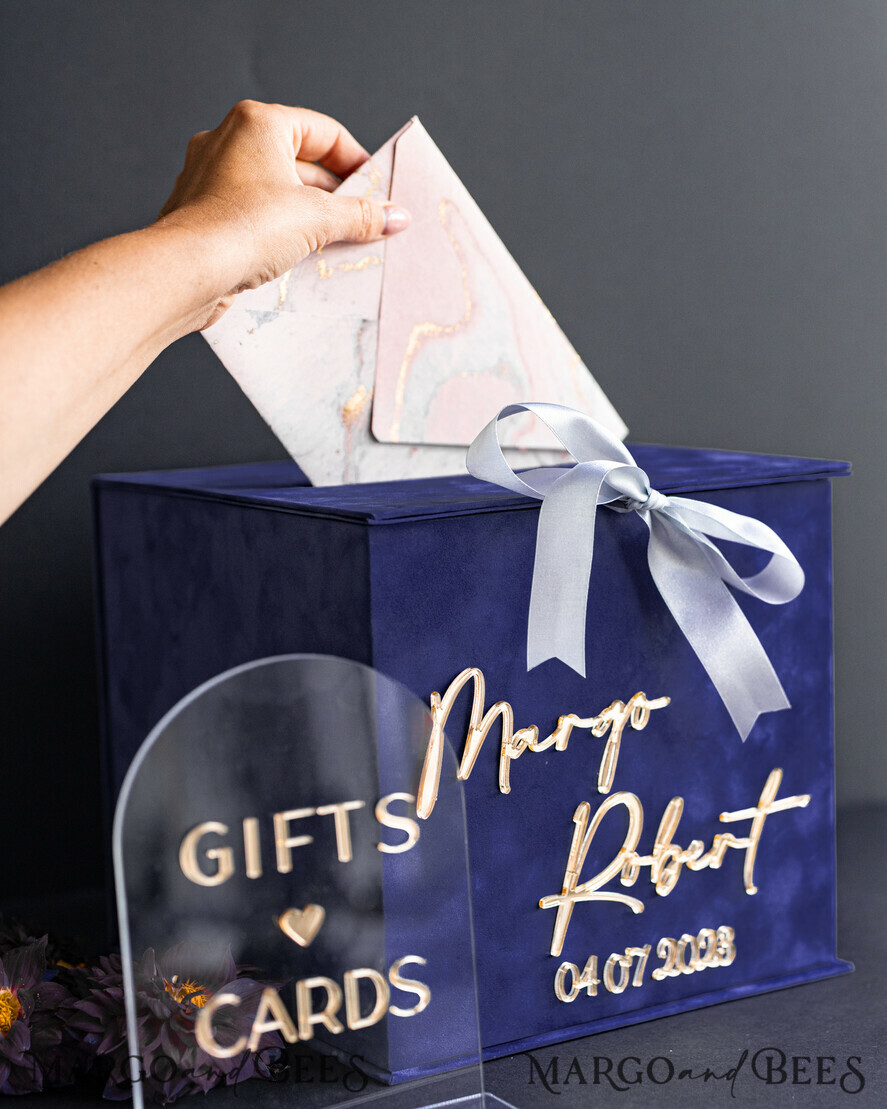 KARTONBOXEN  
 Samtkartenboxen Geschenkkartenbox & Bogen-Schild-Set, Samt Navy Hochzeitswunschbrunnen Geldgeschenkkartenbox, Personalisierte Hochzeitskartenbox, Luxus Kartenbox, Hochzeitskartenbox mit Deckel, Hochzeitsgeldbox, Hochzeitskartenbox.