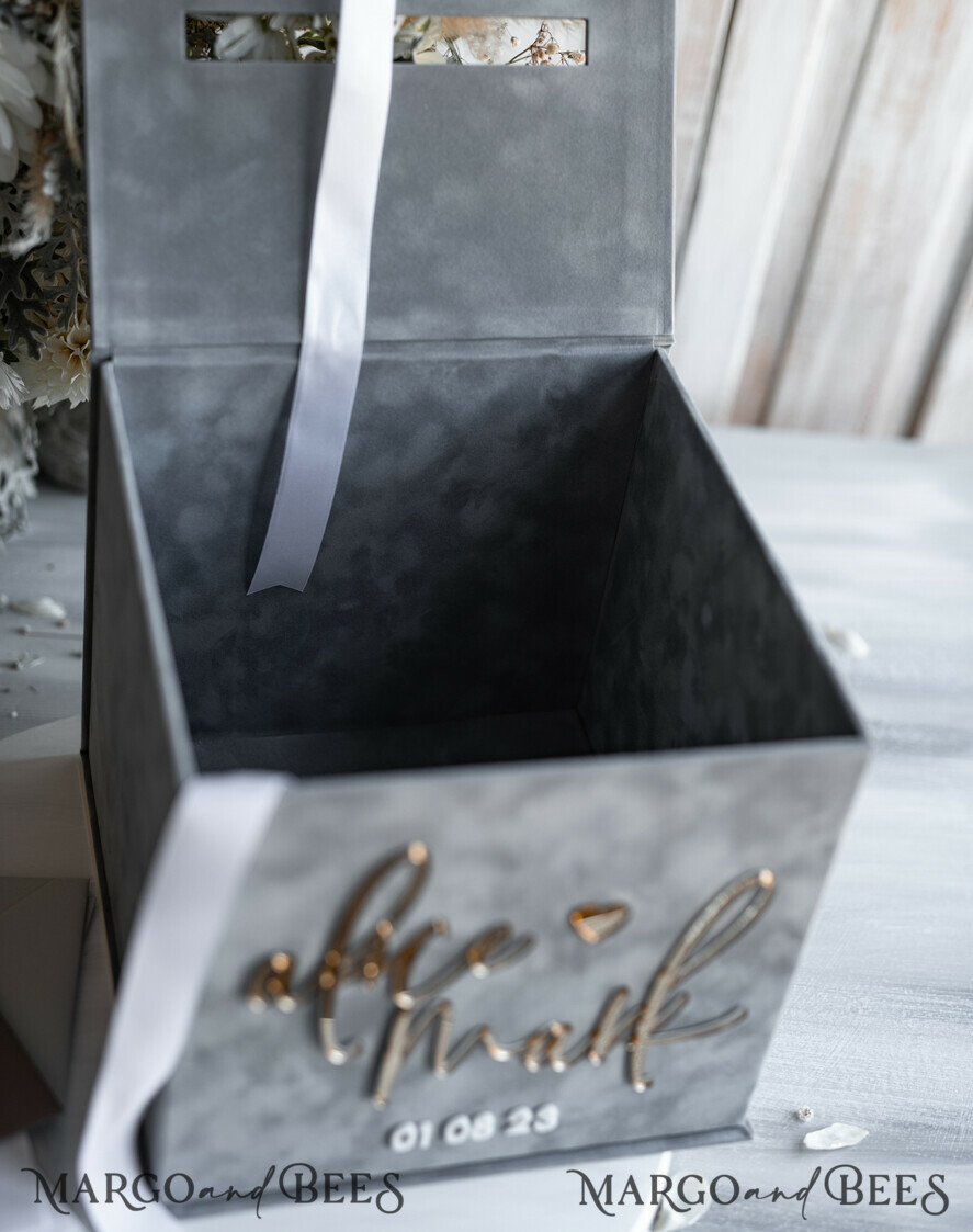 KARTONBOXEN  
 Samtkartenboxen Geschenkkartenbox & Schild Set, Samtgraue Hochzeitswunschbrunnen-Geschenkkartenbox, Personalisierte Hochzeitskartenbox, Graue Luxus-Kartenbox, Hochzeitskartenbox mit Deckel, Graue Hochzeitsgeldbox, Hochzeitskartenbox