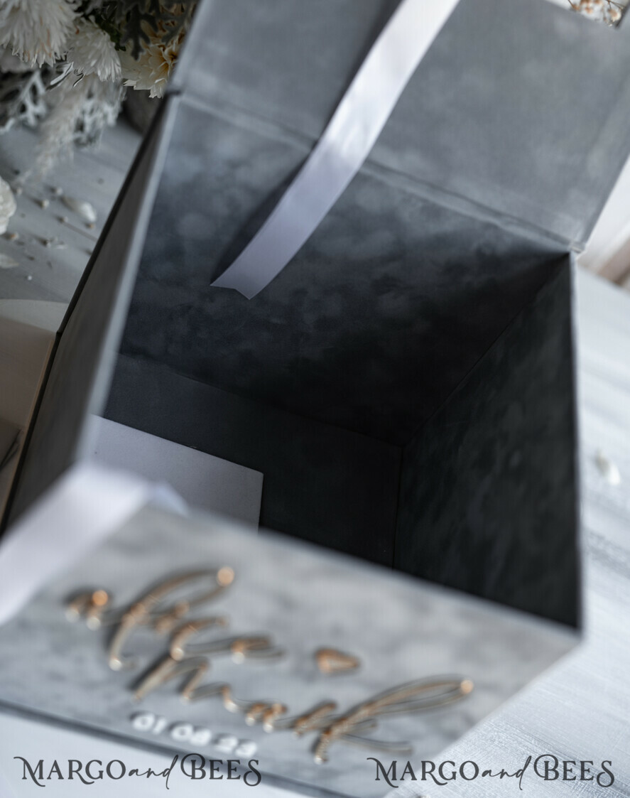 KARTONBOXEN  
 Samtkartenboxen Geschenkkartenbox & Schild Set, Samtgraue Hochzeitswunschbrunnen-Geschenkkartenbox, Personalisierte Hochzeitskartenbox, Graue Luxus-Kartenbox, Hochzeitskartenbox mit Deckel, Graue Hochzeitsgeldbox, Hochzeitskartenbox