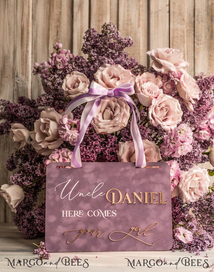 BLUMENMÄDCHEN / SEITENJUNGE SCHILDER Acrylschilder für Blumenmädchen / Ringträger Personalisierte Acryl-Hochzeitsbeschilderung, mauve Samt Page Boy-Schild, staubroségoldenes Acryl-Blumenmädchen-Schild, Pflaumen-Page-Boy-Hochzeitsschild, boh