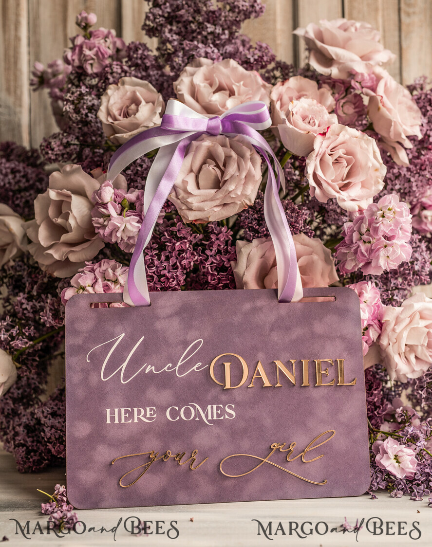 BLUMENMÄDCHEN / SEITENJUNGE SCHILDER Acrylschilder für Blumenmädchen / Ringträger Personalisierte Acryl-Hochzeitsbeschilderung, mauve Samt Page Boy-Schild, staubroségoldenes Acryl-Blumenmädchen-Schild, Pflaumen-Page-Boy-Hochzeitsschild, boh