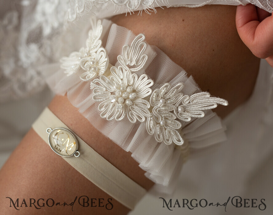 BRAUT Bolero, Kleider, Strumpfband STRUMPFBAND FÜR DIE BRAUT Set aus zwei Gürteln, personalisierter Hochzeitsgürtel in der Box, etwas blaues Tüllspitzenband & personalisiertes Wurfset, Gürtel für die Braut, Geschenk zur Brautparty, cremefarbener Tüllgürtelset, Geschenk für die Braut, Wurfgürtel.