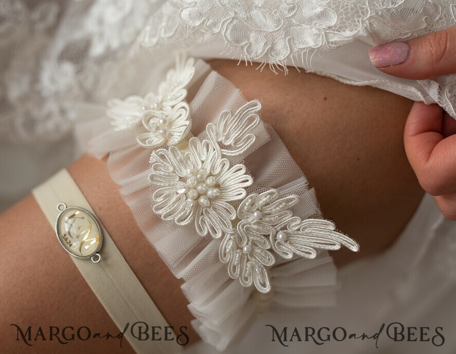BRAUT Bolero, Kleider, Strumpfband STRUMPFBAND FÜR DIE BRAUT Set aus zwei Gürteln, personalisierter Hochzeitsgürtel in der Box, etwas blaues Tüllspitzenband & personalisiertes Wurfset, Gürtel für die Braut, Geschenk zur Brautparty, cremefarbener Tüllgürtelset, Geschenk für die Braut, Wurfgürtel.