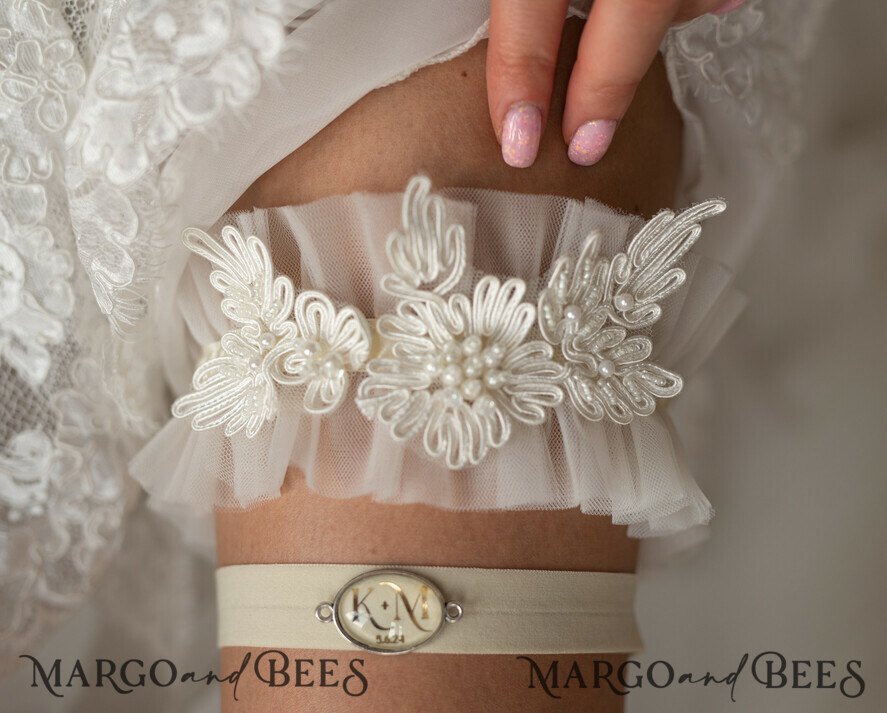 BRAUT Bolero, Kleider, Strumpfband STRUMPFBAND FÜR DIE BRAUT Set aus zwei Gürteln, personalisierter Hochzeitsgürtel in der Box, etwas blaues Tüllspitzenband & personalisiertes Wurfset, Gürtel für die Braut, Geschenk zur Brautparty, cremefarbener Tüllgürtelset, Geschenk für die Braut, Wurfgürtel.