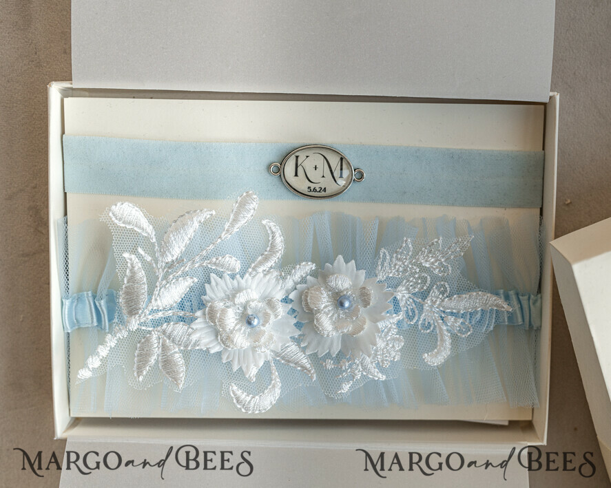 BRAUT Bolero, Kleider, Strumpfband STRUMPFBAND FÜR DIE BRAUT Set aus zwei Gürteln, personalisierter Hochzeitsgürtel in Box, etwas blaues Tüll-Gürtel & personalisiertes Wurf-Set, Gürtel für die Braut, Geschenk zur Brautparty, Tüll-Gürtel-Set, Geschenk für die Braut, Wurf-Gürtel