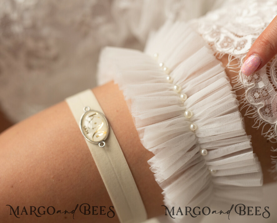 BRAUT Bolero, Kleider, Strumpfband STRUMPFBAND FÜR DIE BRAUT Set aus zwei Strümpfen, personalisierte Hochzeitsstrumpf in Box, etwas blaues Tüllspitzen-Strumpf & personalisiertes Wurfset, Strumpf für die Braut, Geschenk zur Brautparty, Elfenbein Tüllstrumpfset, Geschenk für die Braut, Wurfstrumpf.