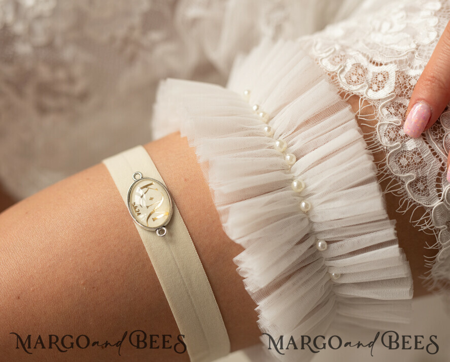 BRAUT Bolero, Kleider, Strumpfband STRUMPFBAND FÜR DIE BRAUT Set aus zwei Strümpfen, personalisierte Hochzeitsstrumpf in Box, etwas blaues Tüllspitzen-Strumpf & personalisiertes Wurfset, Strumpf für die Braut, Geschenk zur Brautparty, Elfenbein Tüllstrumpfset, Geschenk für die Braut, Wurfstrumpf.