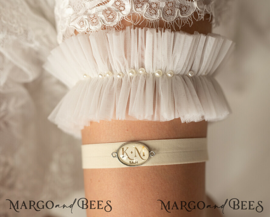 BRAUT Bolero, Kleider, Strumpfband STRUMPFBAND FÜR DIE BRAUT Set aus zwei Strümpfen, personalisierte Hochzeitsstrumpf in Box, etwas blaues Tüllspitzen-Strumpf & personalisiertes Wurfset, Strumpf für die Braut, Geschenk zur Brautparty, Elfenbein Tüllstrumpfset, Geschenk für die Braut, Wurfstrumpf.