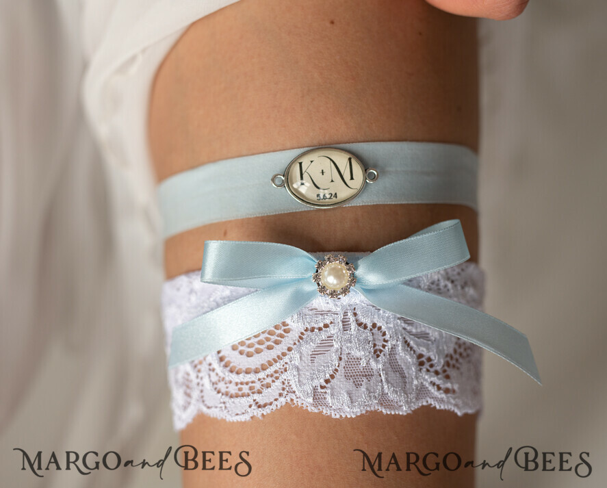 BRAUT Bolero, Kleider, Strumpfband STRUMPFBAND FÜR DIE BRAUT Set von zwei Gürteln, personalisierter Hochzeitsgürtel in Box, etwas blauer Spitzen-Gürtel & personalisiertes Wurf-Set, Gürtel für die Braut, Geschenk zur Hochzeitsfeier für die Braut, weißes Gürtel-Set, Geschenk für die Braut, Wurf-Gürtel.