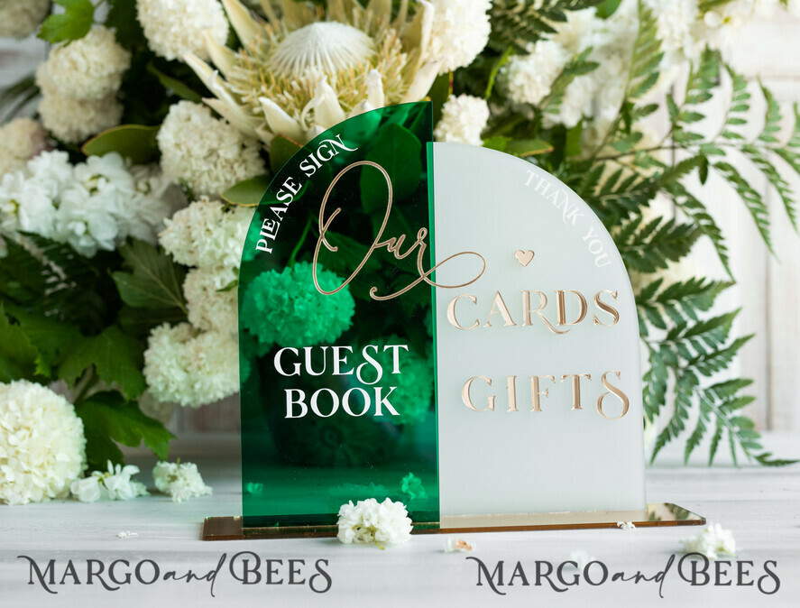 TISCHDEKORATIONSCHILDER   Gästebuch & Karten Geschenke Schilder Acrylbogenkarten & Gästebuchzeichen Kombination, Smaragdgrün und gefrostetes Acryl & goldenes Schild, Gold Plexi-Kartenbox und unser Gästebuchzeichen, Luxustisch für Hochzeiten.