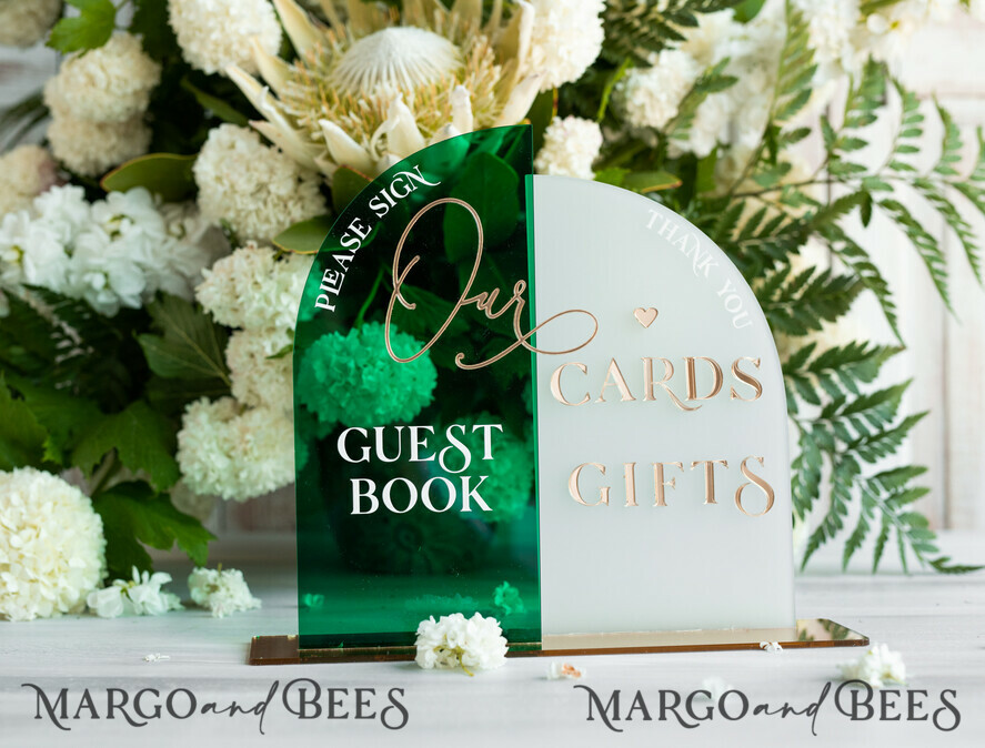 TISCHDEKORATIONSCHILDER   Gästebuch & Karten Geschenke Schilder Acrylbogenkarten & Gästebuchzeichen Kombination, Smaragdgrün und gefrostetes Acryl & goldenes Schild, Gold Plexi-Kartenbox und unser Gästebuchzeichen, Luxustisch für Hochzeiten.
