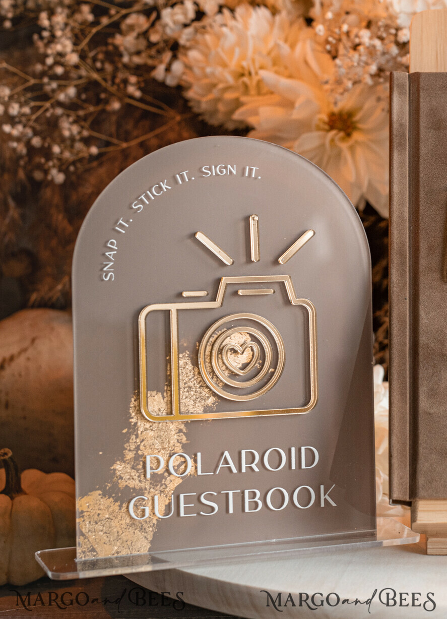 TISCHDEKORATIONSCHILDER   Gästebuch & Karten Geschenke Schilder beige lackiertes Acrylschild Unser Gästebuch Schild, Bogen Polaroid Gästebuch Schild, nude gold Plexi Schild Unser Gästebuch, taupe Instax Hochzeits Tischdeko, Hochzeitsbeschilderung goldenes Spiegel Gästebuch Schild mit Ständer