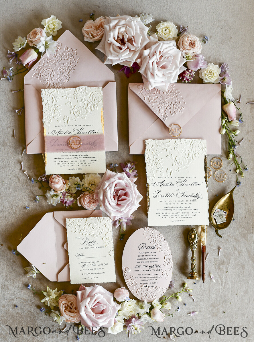 HOCHZEITS EINLADUNGEN geprägte Einladungen Rosa Hochzeitskarten – Prägung mit floralen Motiven, Chiffonband, unregelmäßige Ränder, Wachssiegel