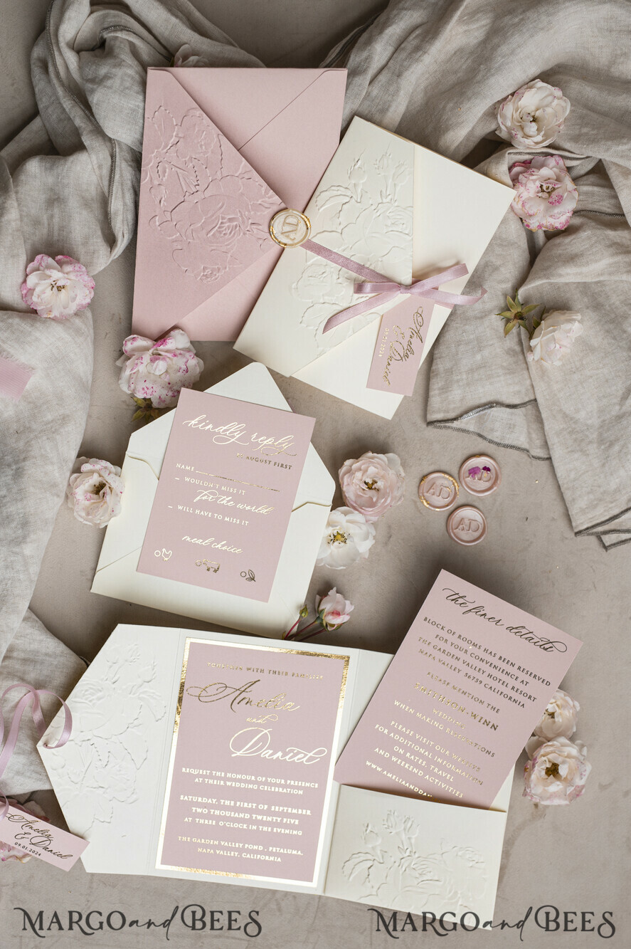 HOCHZEITS EINLADUNGEN geprägte Einladungen Feine Kunstgeprägte Blinde Elfenbein Gold Hochzeitseinladung, Goldene geprägte Rosen Florale Hochzeitseinladung, Boho Ecru Geprägte Einladungskollektion, Baumwollpapier Hochzeitseinladungskollektion, Ziegelrand Einladungen, Zerrissene Kanten Hochzeitseinladungen gold.