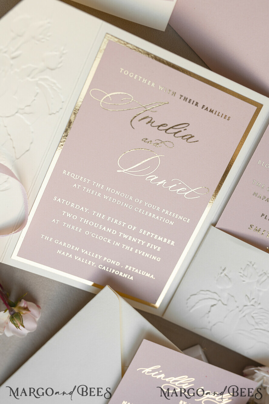 HOCHZEITS EINLADUNGEN geprägte Einladungen Feine Kunstgeprägte Blinde Elfenbein Gold Hochzeitseinladung, Goldene geprägte Rosen Florale Hochzeitseinladung, Boho Ecru Geprägte Einladungskollektion, Baumwollpapier Hochzeitseinladungskollektion, Ziegelrand Einladungen, Zerrissene Kanten Hochzeitseinladungen gold.