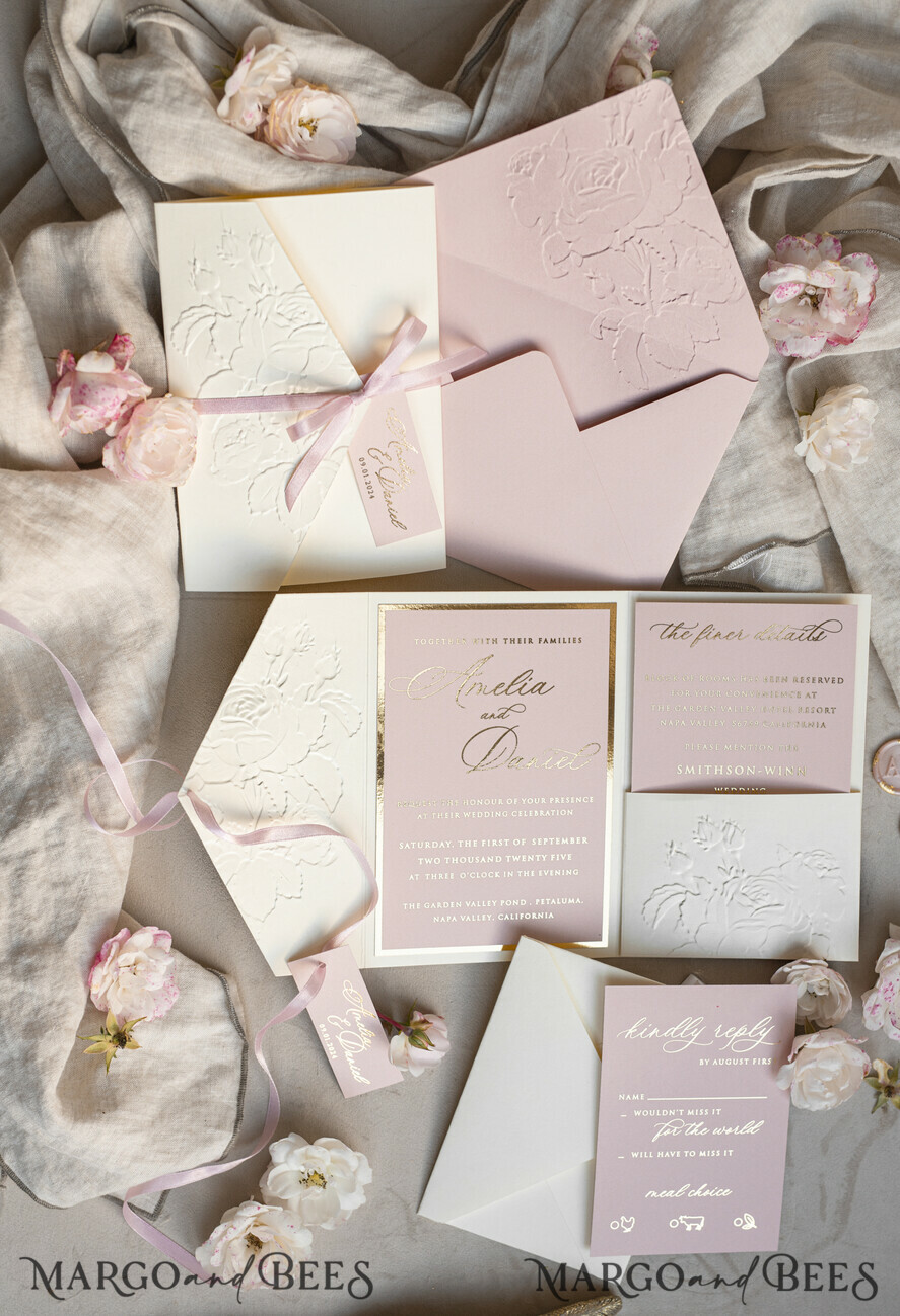 HOCHZEITS EINLADUNGEN geprägte Einladungen Feine Kunstgeprägte Blinde Elfenbein Gold Hochzeitseinladung, Goldene geprägte Rosen Florale Hochzeitseinladung, Boho Ecru Geprägte Einladungskollektion, Baumwollpapier Hochzeitseinladungskollektion, Ziegelrand Einladungen, Zerrissene Kanten Hochzeitseinladungen gold.