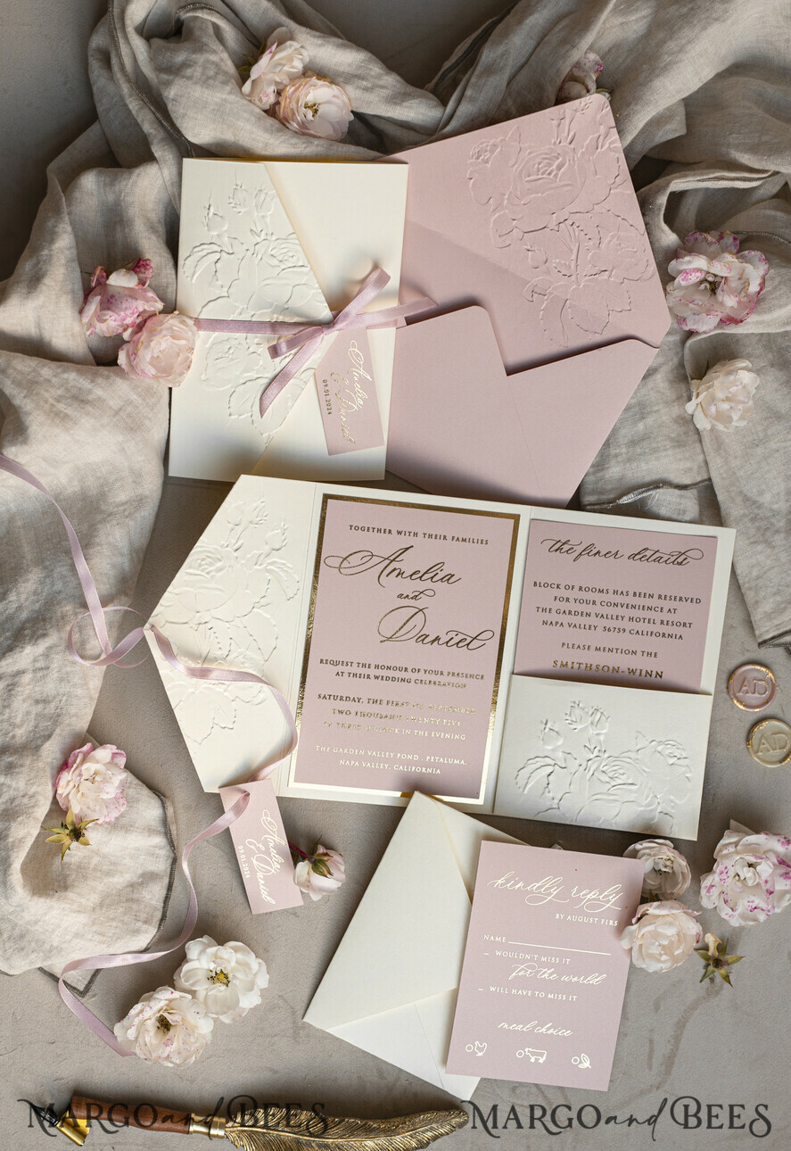 HOCHZEITS EINLADUNGEN geprägte Einladungen Feine Kunstgeprägte Blinde Elfenbein Gold Hochzeitseinladung, Goldene geprägte Rosen Florale Hochzeitseinladung, Boho Ecru Geprägte Einladungskollektion, Baumwollpapier Hochzeitseinladungskollektion, Ziegelrand Einladungen, Zerrissene Kanten Hochzeitseinladungen gold.