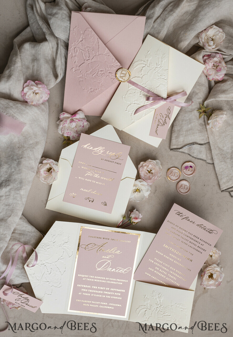 HOCHZEITS EINLADUNGEN geprägte Einladungen Feine Kunstgeprägte Blinde Elfenbein Gold Hochzeitseinladung, Goldene geprägte Rosen Florale Hochzeitseinladung, Boho Ecru Geprägte Einladungskollektion, Baumwollpapier Hochzeitseinladungskollektion, Ziegelrand Einladungen, Zerrissene Kanten Hochzeitseinladungen gold.