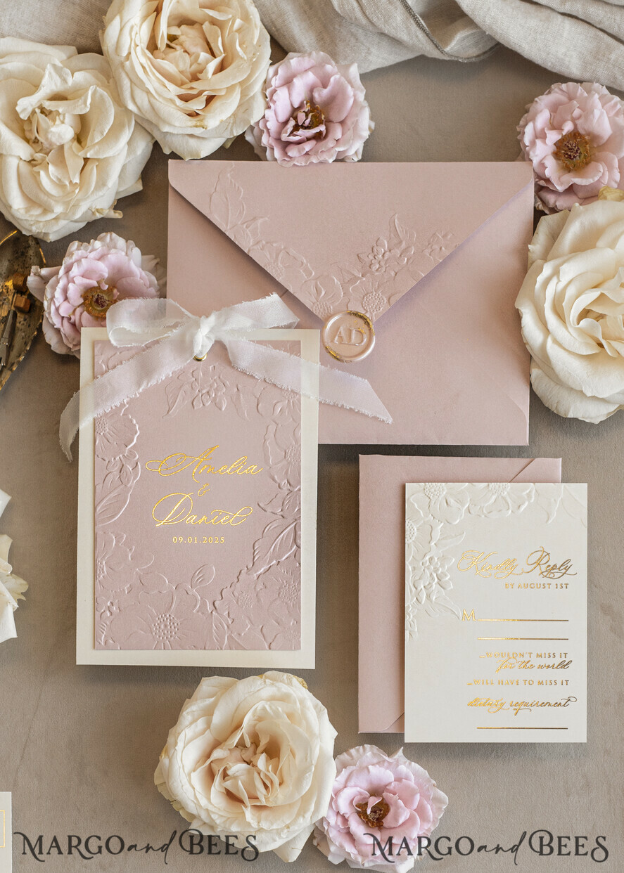 HOCHZEITS EINLADUNGEN geprägte Einladungen Feine Kunst geprägt Blind Elfenbein Gold Hochzeitseinladung mit zerrissenem Chiffonbogen und getrockneten Blumen, goldene Prägung florale Hochzeitseinladung, Boho Ecru geprägte Einladungssuite mit Spiegelherz