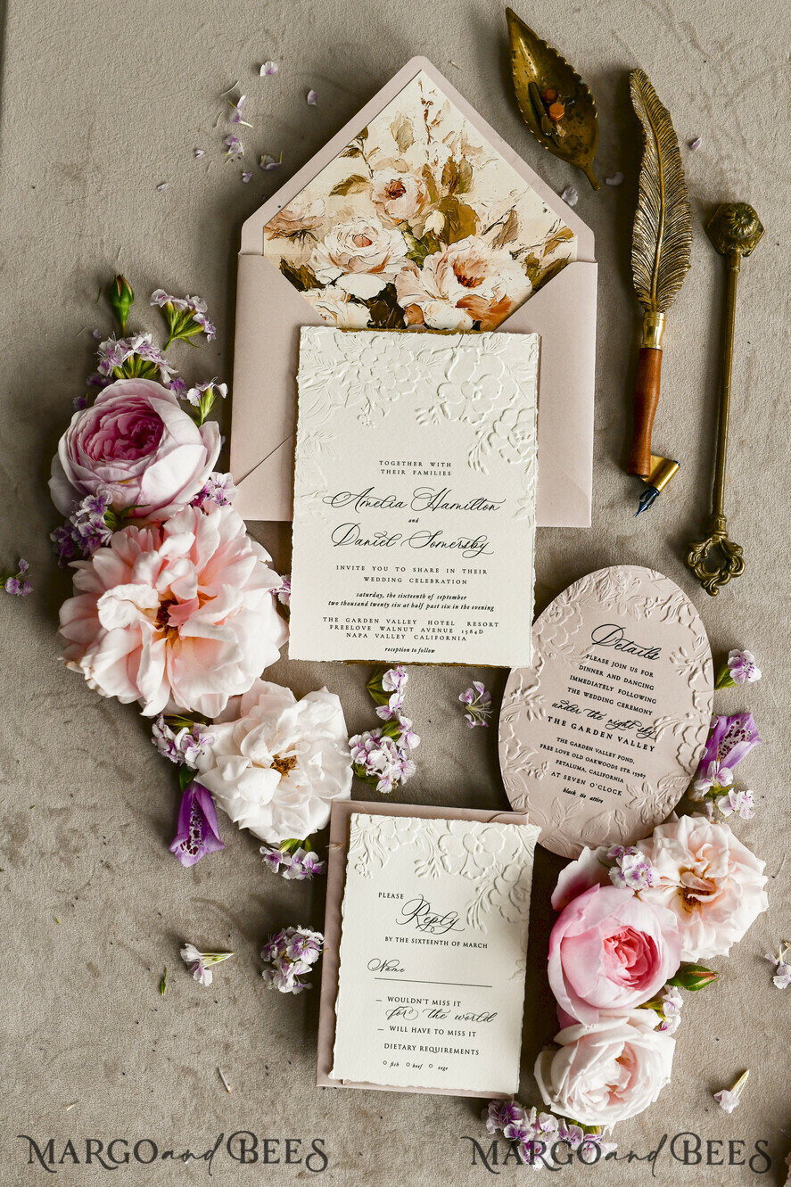 HOCHZEITS EINLADUNGEN geprägte Einladungen Rosenquarz Samt Hochzeitskarten – Geprägte Blumen Einladungen mit gezackten Kanten, Wachsiegel & Fine Art Papier