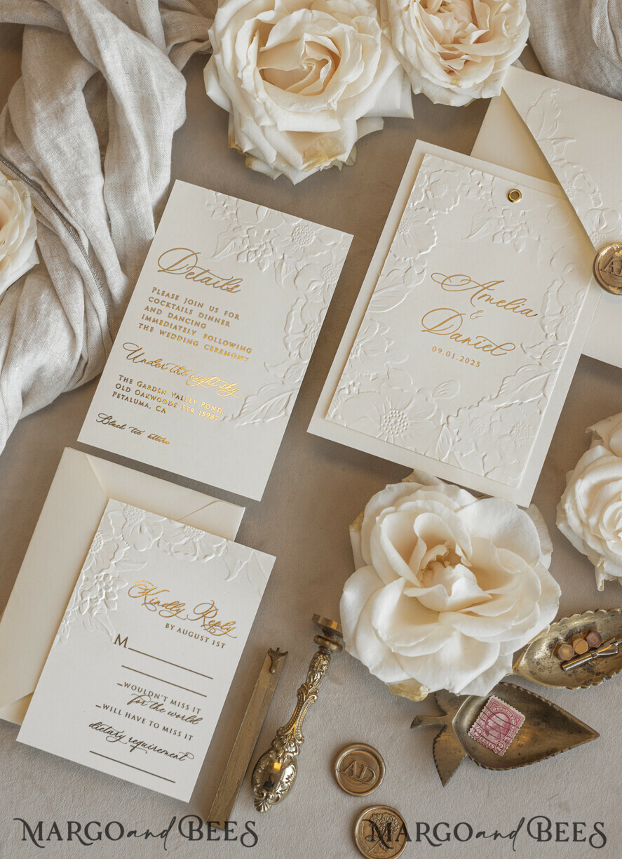 HOCHZEITS EINLADUNGEN geprägte Einladungen Fein kunstvoll geprägte, blinde Elfenbein-Gold-Hochzeitseinladung mit zerrissenem Chiffonband und Trockenblumen, goldene geprägte florale Hochzeitseinladung, Boho Ecru geprägte Einladungskollektion mit Spiegelherz