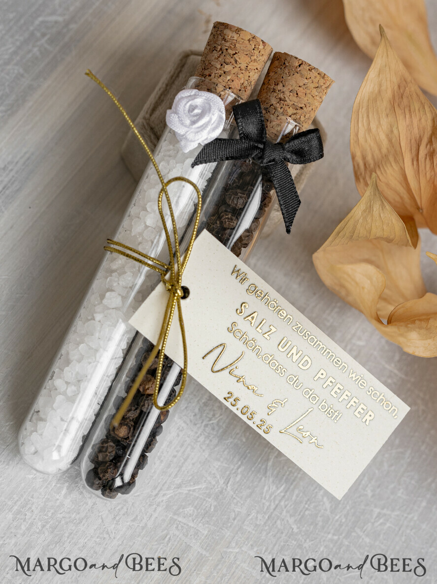 HOCHZEITSGESCHENKE Gastgeschenke Hochzeit Gastgeschenke Hochzeit - wir gehören zusammen wie Salz und Pfeffer. Gastgeschenk Pfeffer & Salz für Eure Hochzeitsgäste, Gastgeschenk Hochzeit Brautpaar Pfeffer & Salz mit Namen.