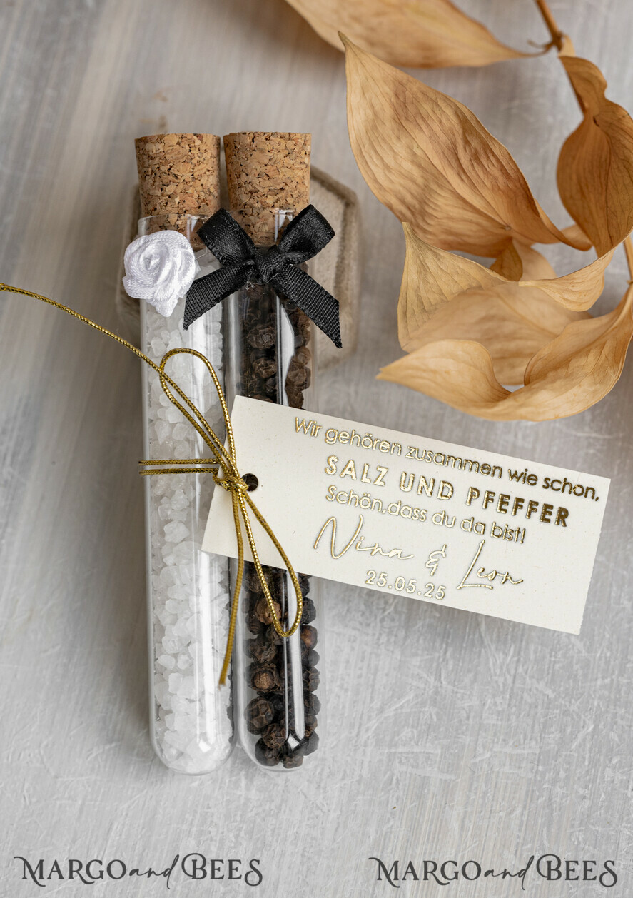 HOCHZEITSGESCHENKE Gastgeschenke Hochzeit Gastgeschenke Hochzeit - wir gehören zusammen wie Salz und Pfeffer. Gastgeschenk Pfeffer & Salz für Eure Hochzeitsgäste, Gastgeschenk Hochzeit Brautpaar Pfeffer & Salz mit Namen.