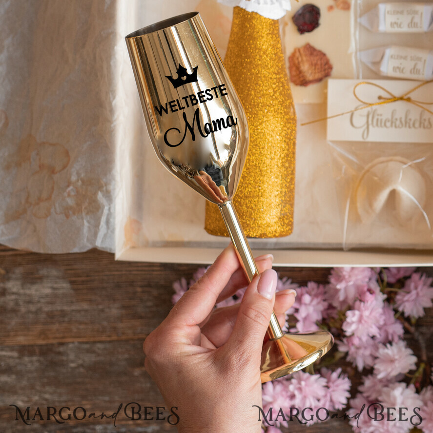 Geschenke zum Muttertag Geschenkset Entspannung Geschenkidee zum Muttertag: Goldenes Schnapsglas & Flaschenetikett – Geschenkset für Mama mit Glückwünschen
