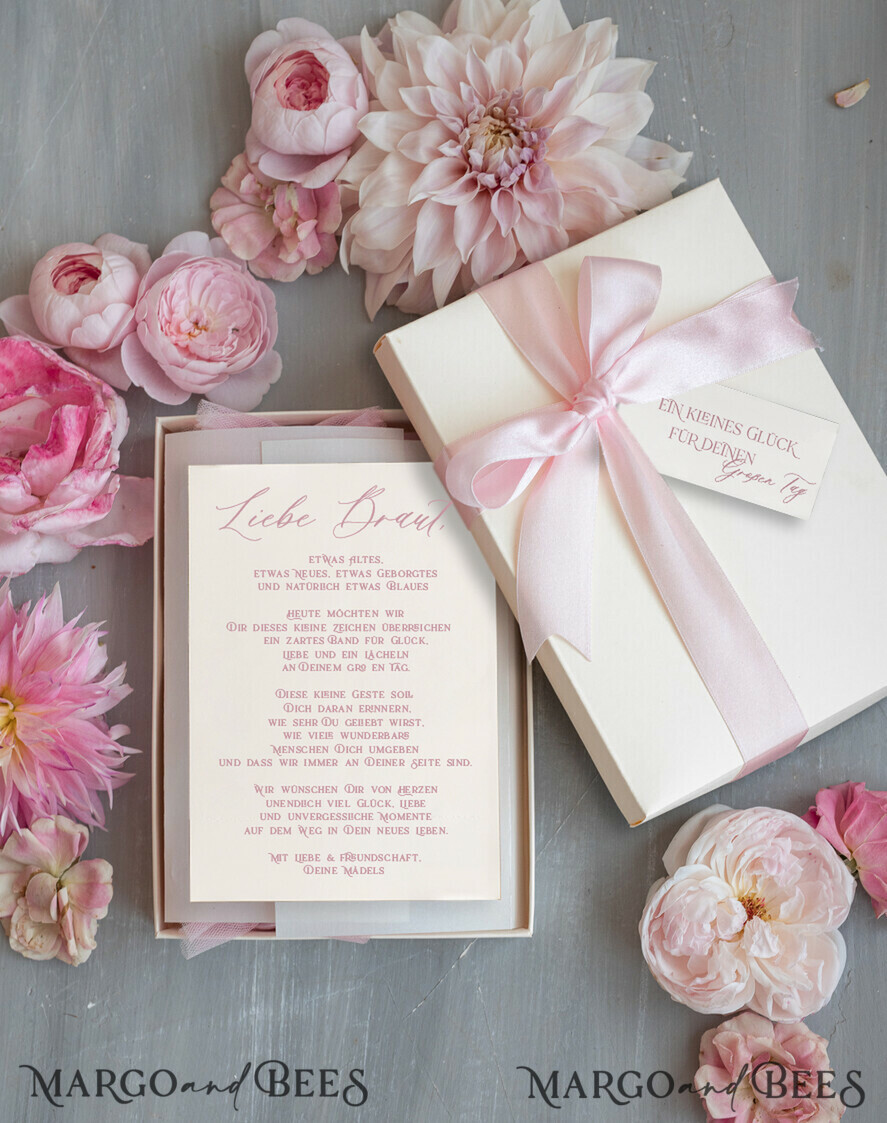 BRAUT Bolero, Kleider, Strumpfband Geschenkidee für die Braut Strumpfband Elegantes Strumpfband in Blush-Rosa mit Saphir-Herz – Geschenkset mit Karte – „Etwas Blaues“ für die Braut