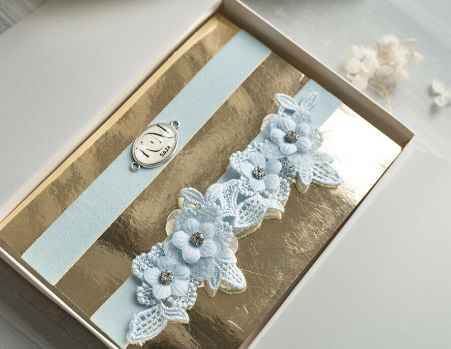 BRAUT Bolero, Kleider, Strumpfband Geschenkidee für die Braut Strumpfband Doppeltes Strumpfband-Set für die Braut – edel & romantisch in Geschenkbox mit Gedicht – perfektes Geschenk zur Hochzeit