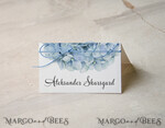 PLATZKARTEN / TISCHKARTEN  
 Boho Eleganz Bold Linie Zarte weiße Hochzeitstischkarten mit blauer Schnur, elegantes staubiges blaues Blumenmuster, moderne Designhochzeitsnamensschilder, Hortensie benutzerdefinierte Gästennamenskarten.2