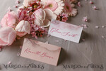PLATZKARTEN / TISCHKARTEN  
 Eleganz Floral Chic Romantische Blush-Pink Marmor-Hochzeitsplatzkarten mit pinkfarbigem, individuell gestaltetem Text, elegante Schreibwaren-Namenskarten für Ihre Hochzeitstische, luxuriöse weiße Marmor-Platzkarten.2