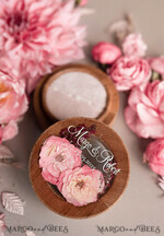 RINGTRÄGERBOXEN & KISSEN Epoxidharz Trauringe Box Elegante Epoxidharz-Hochzeitsringbox, personalisierte Harzringbox mit Gravur, minimalistische Hochzeitsringbox mit echten Blumen und Samt, rustikale Hochzeitsstationery.4