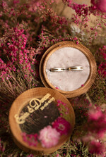 RINGTRÄGERBOXEN & KISSEN Epoxidharz Trauringe Box Personalisierte Hochzeitsringbox für 2 oder 3 Ringe, Holzringbox • rustikale Ringträgerbox • echte Blumen in Harz Luxusringbox15
