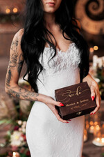 RINGTRÄGERBOXEN & KISSEN Epoxidharz Trauringe Box Personalisierte Ringbox für Eheringe, gravierte Eheringbox • personalisierte rustikale Ringbox • echte Blumen in Epoxidharz Luxus-Ringbox3