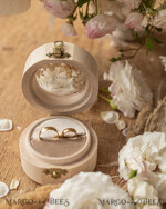 RINGTRÄGERBOXEN & KISSEN Epoxidharz Trauringe Box Luxuriöse Harz-Ehering-Box, minimalistische gravierte echte Blumen-Ring-Box, personalisierte Epoxid-Box mit nude Samt, rustikale maßgefertigte Ring-Box.11
