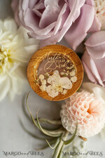 RINGTRÄGERBOXEN & KISSEN Epoxidharz Trauringe Box Personalisierte Hochzeitsringbox für 2 oder 3 Ringe, gravierte Hochzeitsringbox • personalisierte rustikale Ringbox • echte Blumen in Epoxidharz Luxus-Ringbox16